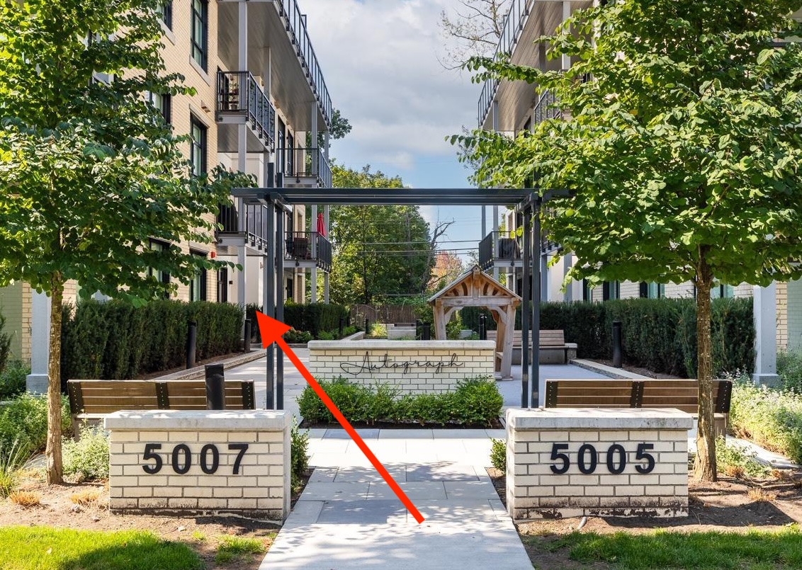 The entrance between 5007 and 5005 Ash Street